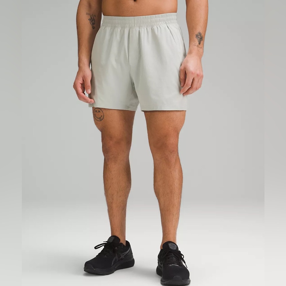 LuLulemon Men’s XL. 5” Pacebreaker linerless shorts. NWOT